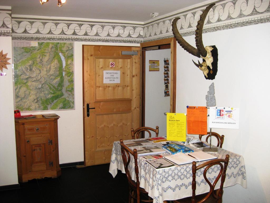 Pensiun Garni Plaz Hotel Scuol Exterior foto