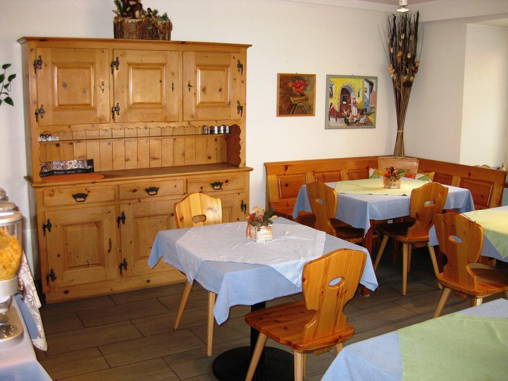 Pensiun Garni Plaz Hotel Scuol Exterior foto