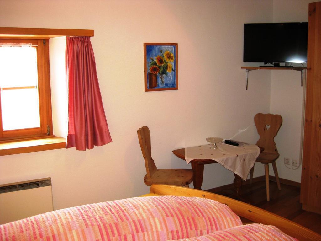 Pensiun Garni Plaz Hotel Scuol Exterior foto