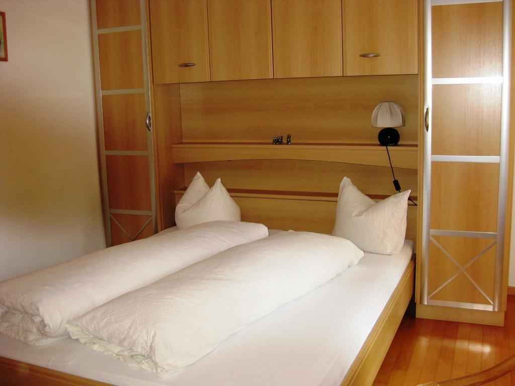 Pensiun Garni Plaz Hotel Scuol Exterior foto